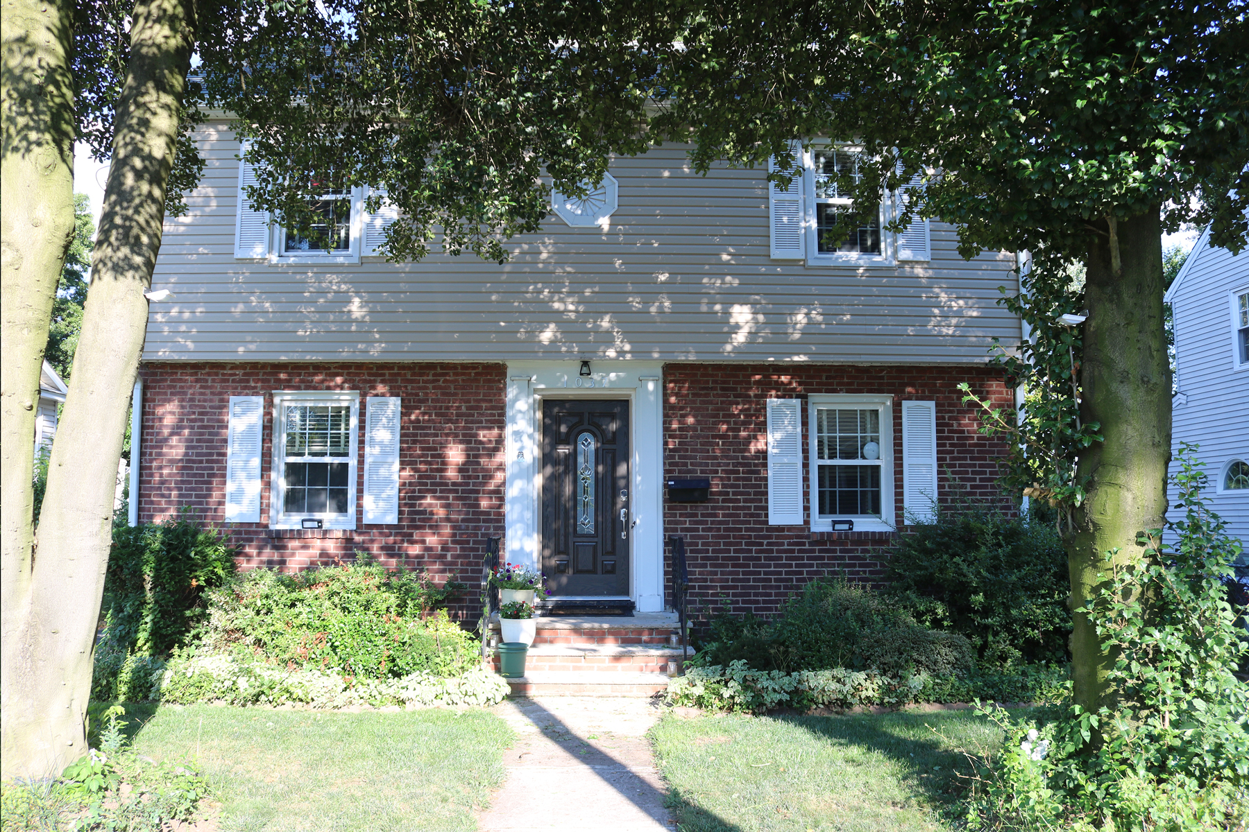 Front door of 1037 Potter Ave